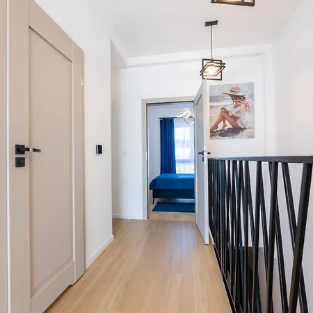 - Black Alice Z Balkonem I Klimatyzacja Apartment Ustka