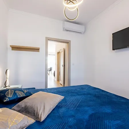 - Black Alice Z Balkonem I Klimatyzacja *