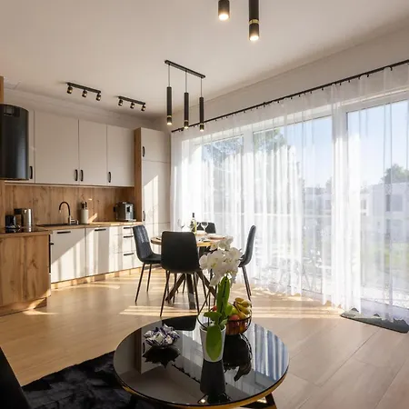 - Black Alice Z Balkonem I Klimatyzacja * Ustka