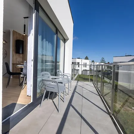 - Black Alice Z Balkonem I Klimatyzacja