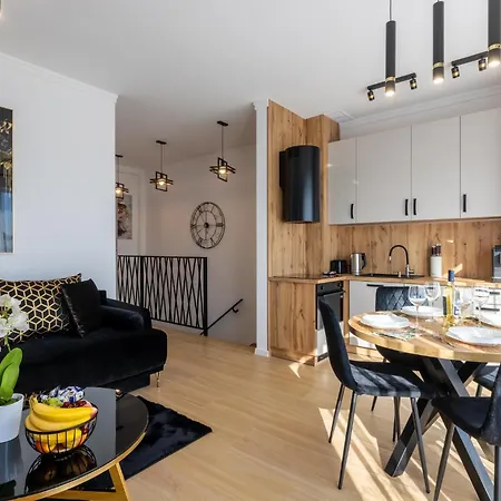 - Black Alice Z Balkonem I Klimatyzacja Lejlighed