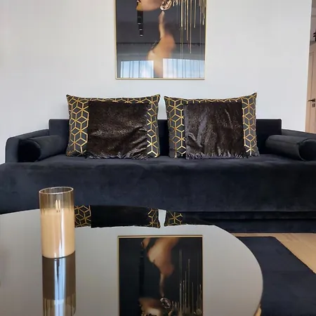 - Black Alice Z Balkonem I Klimatyzacja * ウストカ