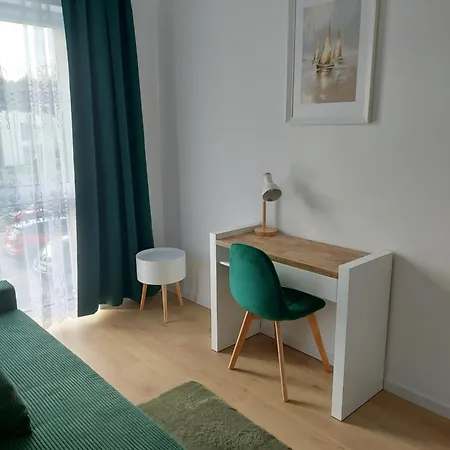 - Black Alice Z Balkonem I Klimatyzacja アパート ウストカ